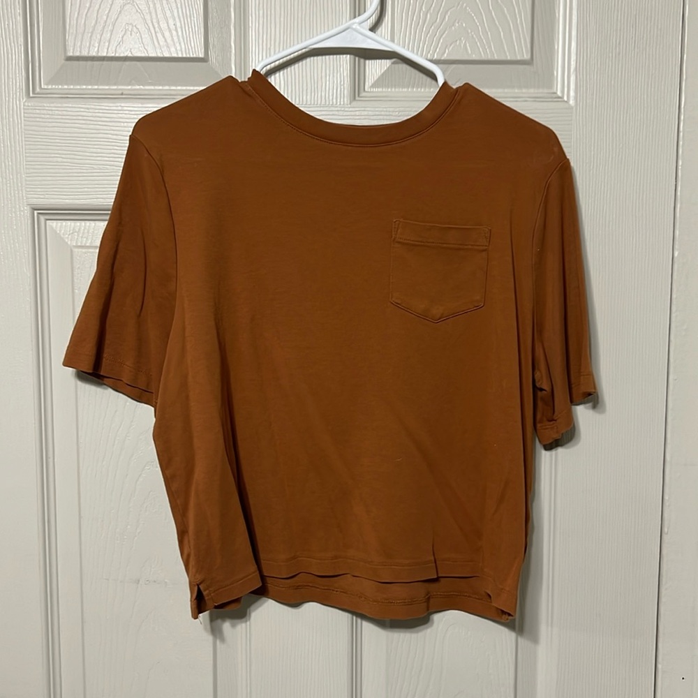 Burnt orange tee with side pocket
